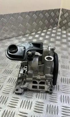 BMW 3 F30 F35 F31 Oil pump 62440410 114162440410