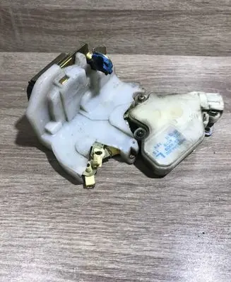 Nissan X-Trail T30 Rear door lock 80553AA300 89A909