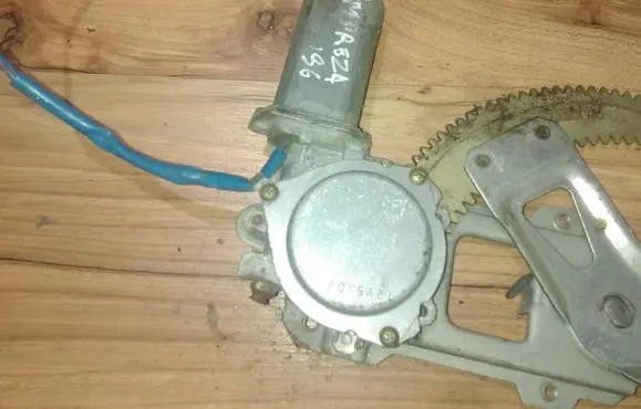 Subaru Impreza I Front door window regulator motor