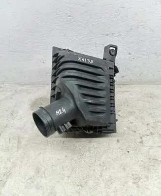BMW 2 F46 Air filter box 8655834
