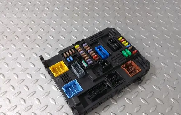 Citroen Berlingo Fuse module 9830707680