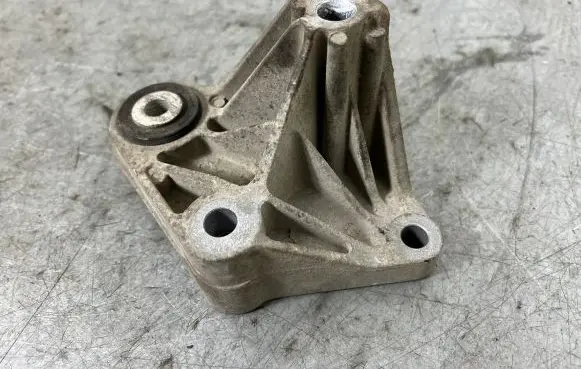 Volvo V50 Engine mounting bracket AV616P093NA 326D86C