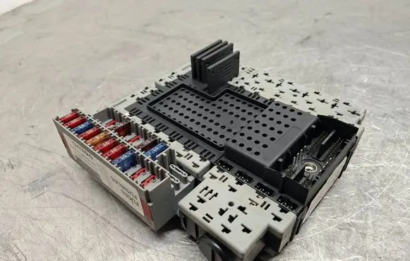 Volvo S60 Fuse module 08679899 08696098