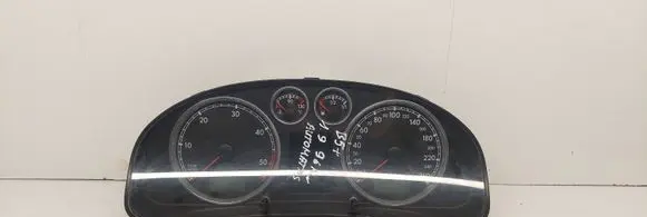 Volkswagen PASSAT B5.5 Speedometer (instrument cluster) 110080199