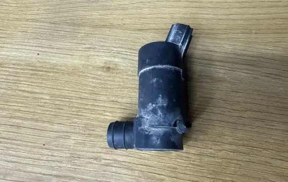 Volvo S80 Windscreen/windshield washer pump E13021168