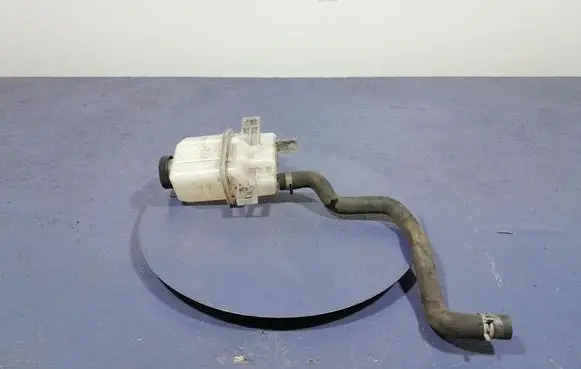 Suzuki Swace Coolant expansion tank/reservoir 