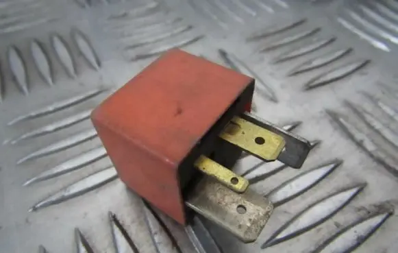 Audi A4 S4 B5 8D Other relay 443951253