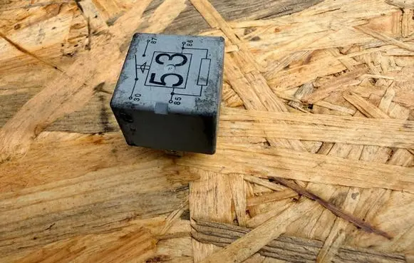 Volkswagen Golf IV Other relay 141951253B