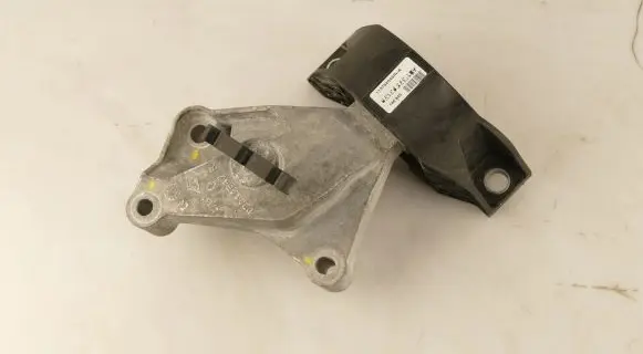 Dacia Sandero Engine mount bracket 112844547R