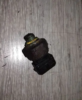 Volvo V70 Air conditioning (A/C) pressure sensor 30899051