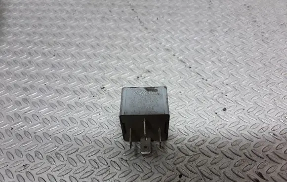 Volkswagen PASSAT B5.5 Other relay 141951253B