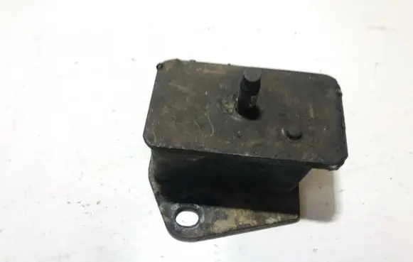 Mitsubishi Pajero Engine mount bracket mb007023
