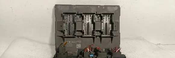 Volkswagen PASSAT B7 Comfort/convenience module 3AA937087B S0452 BCMP047