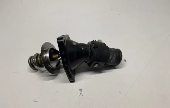 Hyundai Tucson LM Thermostat housing 
