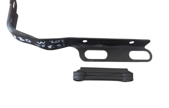 Mercedes-Benz C W202 Muffler mount bracket/holder 2024920718 2104921841