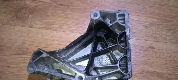 Skoda Fabia Mk1 (6Y) Engine mounting bracket 038199207p