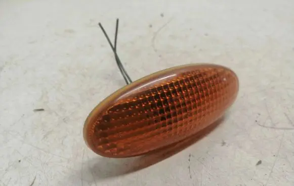 Front fender indicator light