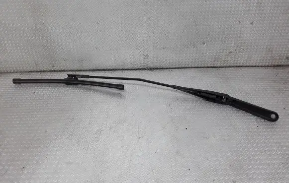 Windshield/front glass wiper blade