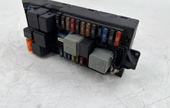 Mercedes-Benz E W211 Fuse module 2115453001