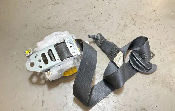 Lexus CT 200H Front seatbelt 7S7870P 0540040 002382