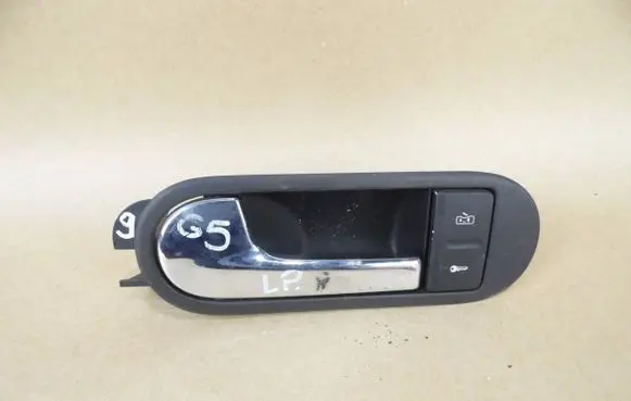 Volkswagen Golf V Front door interior handle 5M0837113A