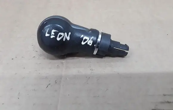 Seat Leon (1P) Gear lever shifter trim leather/knob NOCODE
