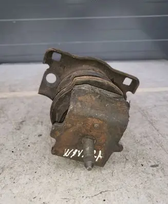 Nissan Navara D40 Engine mount bracket eb305