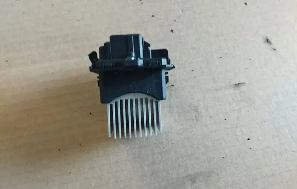 Peugeot 2008 I Heater blower motor/fan resistor T1000034ZC