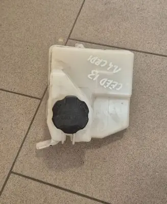 KIA Ceed Coolant expansion tank/reservoir 25430-A5800