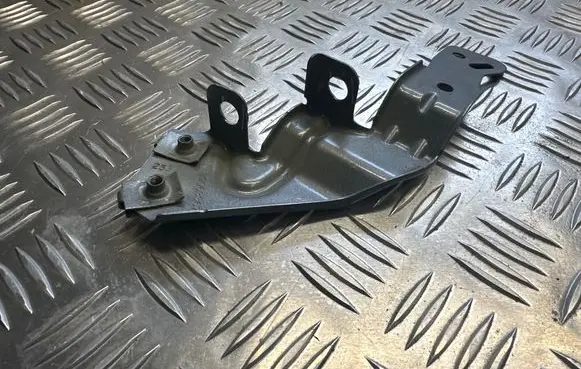 Opel Insignia B Fender mounting bracket 39063867