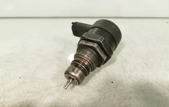 Opel Astra H Fuel pressure regulator 0281002507