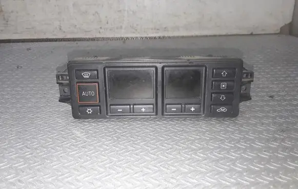 Audi A4 S4 B5 8D Climate control unit 8L0820043B