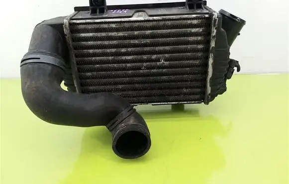 Volkswagen Multivan T4 Intercooler radiator 701145805B