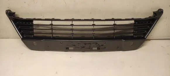 Toyota Auris E180 Front bumper lower grill 53112-02390
