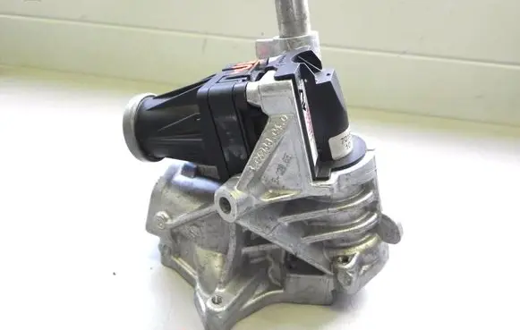 Jaguar XF X250 EGR valve JDE10760 701881060
