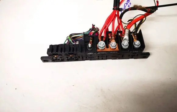 Volkswagen PASSAT B5 Fuse box set 8l0941822a