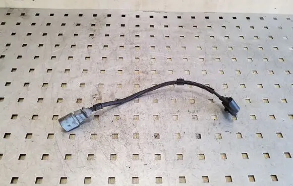 Volkswagen PASSAT B6 Crankshaft position sensor 9805940