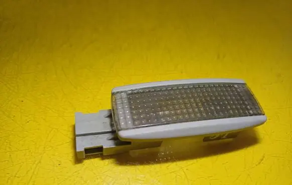 Volkswagen PASSAT B5 Other interior light 3B0947113