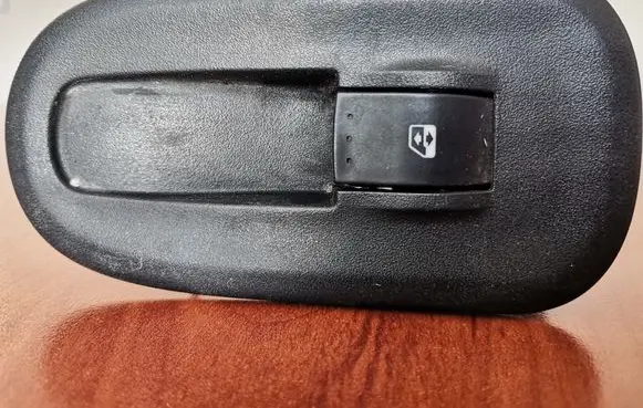 Renault Master III Electric window control switch 8200548968 1007478
