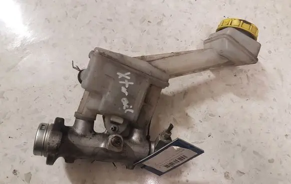 Nissan X-Trail T30 Master brake cylinder