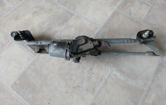 Lexus IS 220D-250-350 Front wiper linkage and motor 8511053040