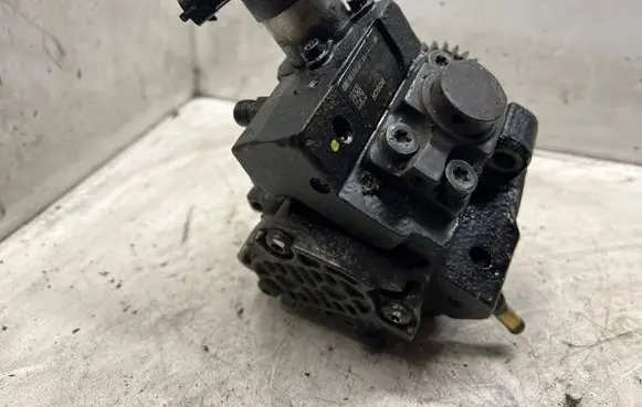 Nissan Qashqai+2 Fuel injection high pressure pump 8200690744