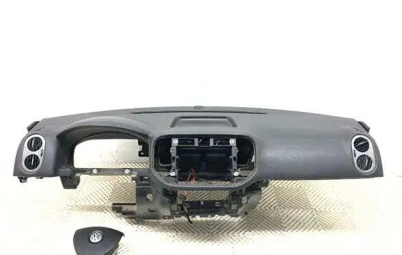 Volkswagen Tiguan Dashboard 5N1858295