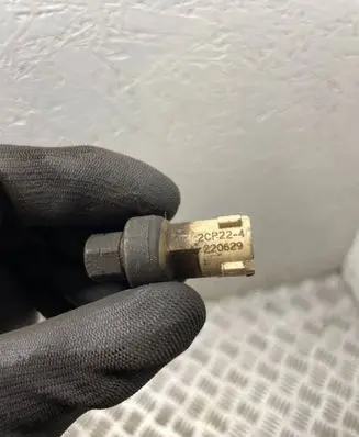 Chrysler Voyager Air conditioning (A/C) pressure sensor 2cp224