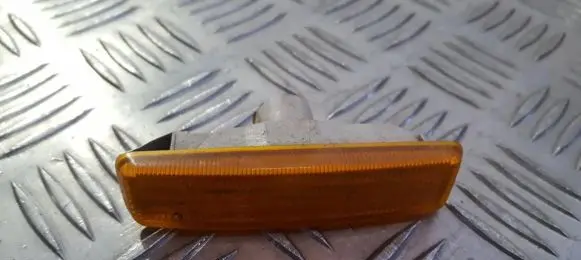 BMW 5 E39 Front fender indicator light 8360589
