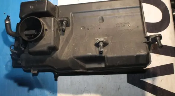 Volvo C70 Air filter box 30677533