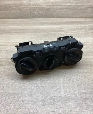 Volkswagen PASSAT B6 Climate control unit 