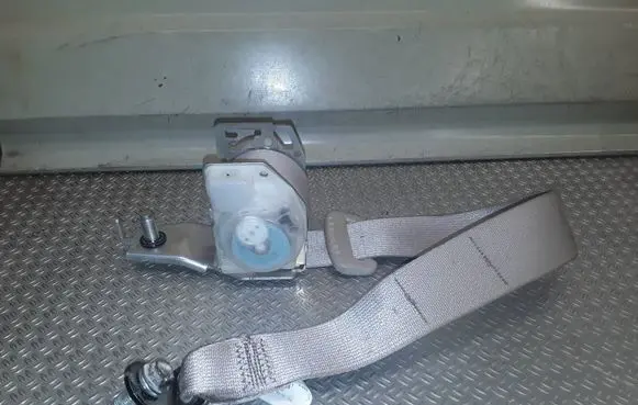 Hyundai Sonata Rear seatbelt 