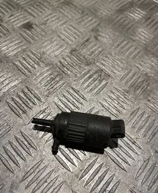 Nissan X-Trail T30 Windscreen/windshield washer pump