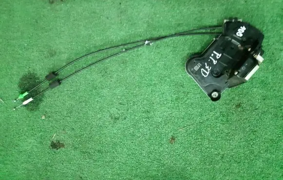 Peugeot 108 Front door lock 